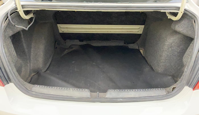 2014 Skoda Rapid 1.6 MPI AMBITION PLUS AT, Petrol, Automatic, 76,222 km, Boot Inside