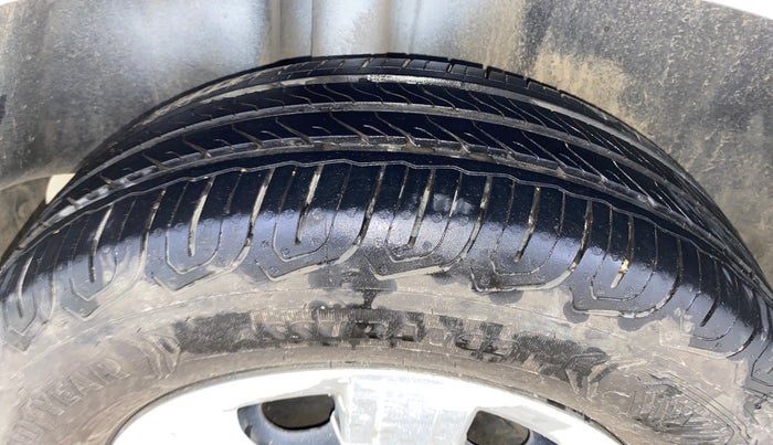 2014 Skoda Rapid 1.6 MPI AMBITION PLUS AT, Petrol, Automatic, 76,222 km, Right Rear Tyre Tread