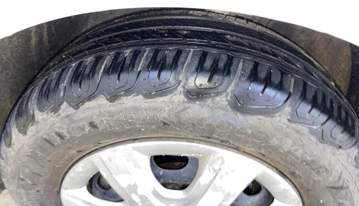 2014 Skoda Rapid 1.6 MPI AMBITION PLUS AT, Petrol, Automatic, 76,222 km, Left Front Tyre Tread