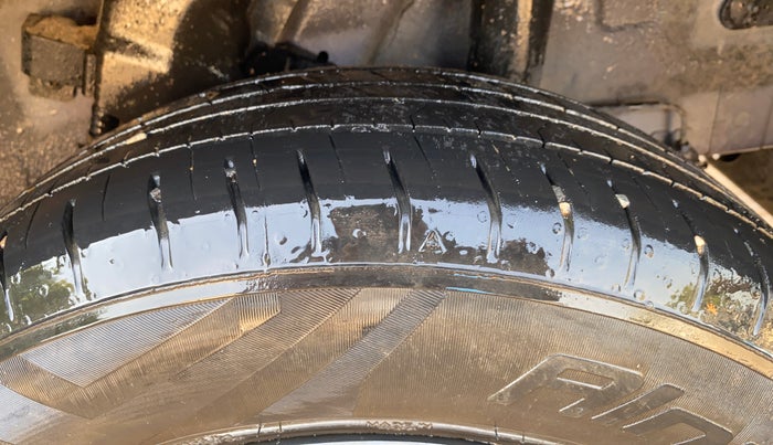 2021 Hyundai VENUE S+ 1.2, Petrol, Manual, 21,205 km, Left Rear Tyre Tread