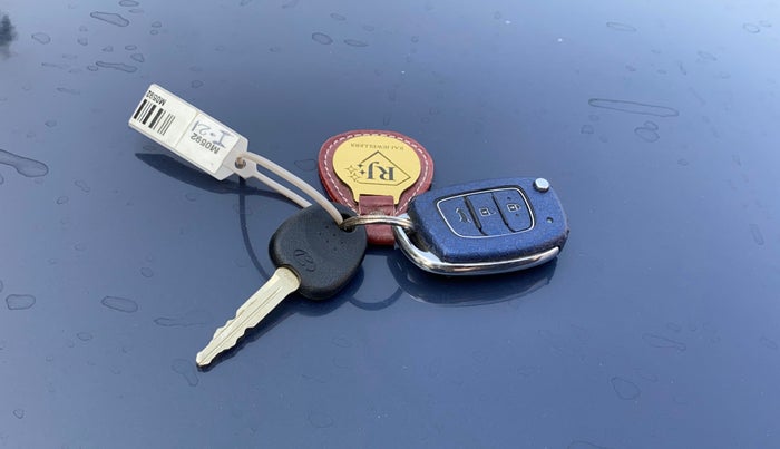 2021 Hyundai VENUE S+ 1.2, Petrol, Manual, 21,205 km, Key Close Up