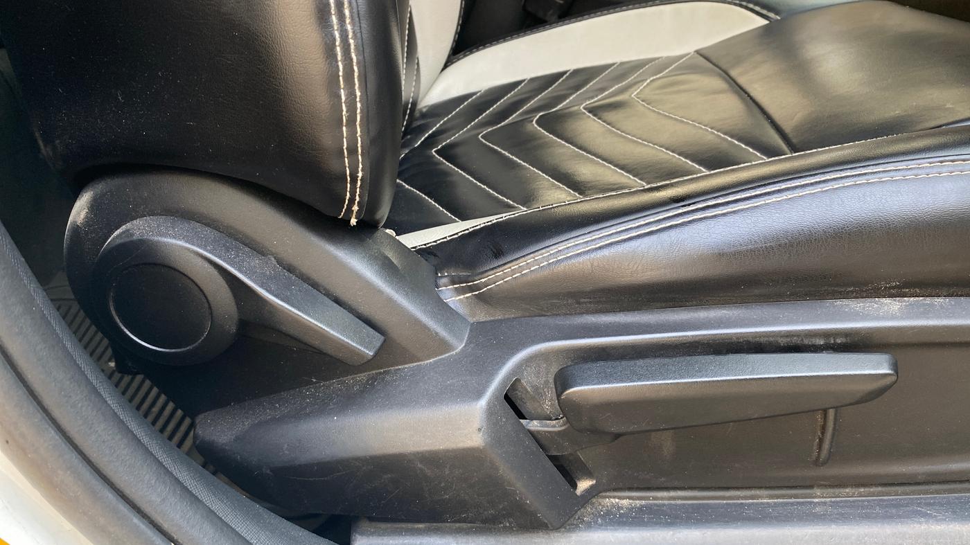 2022 Tata ALTROZ XZ PETROL, Petrol, Manual, 1,12,165 km, Driver Side Adjustment Panel