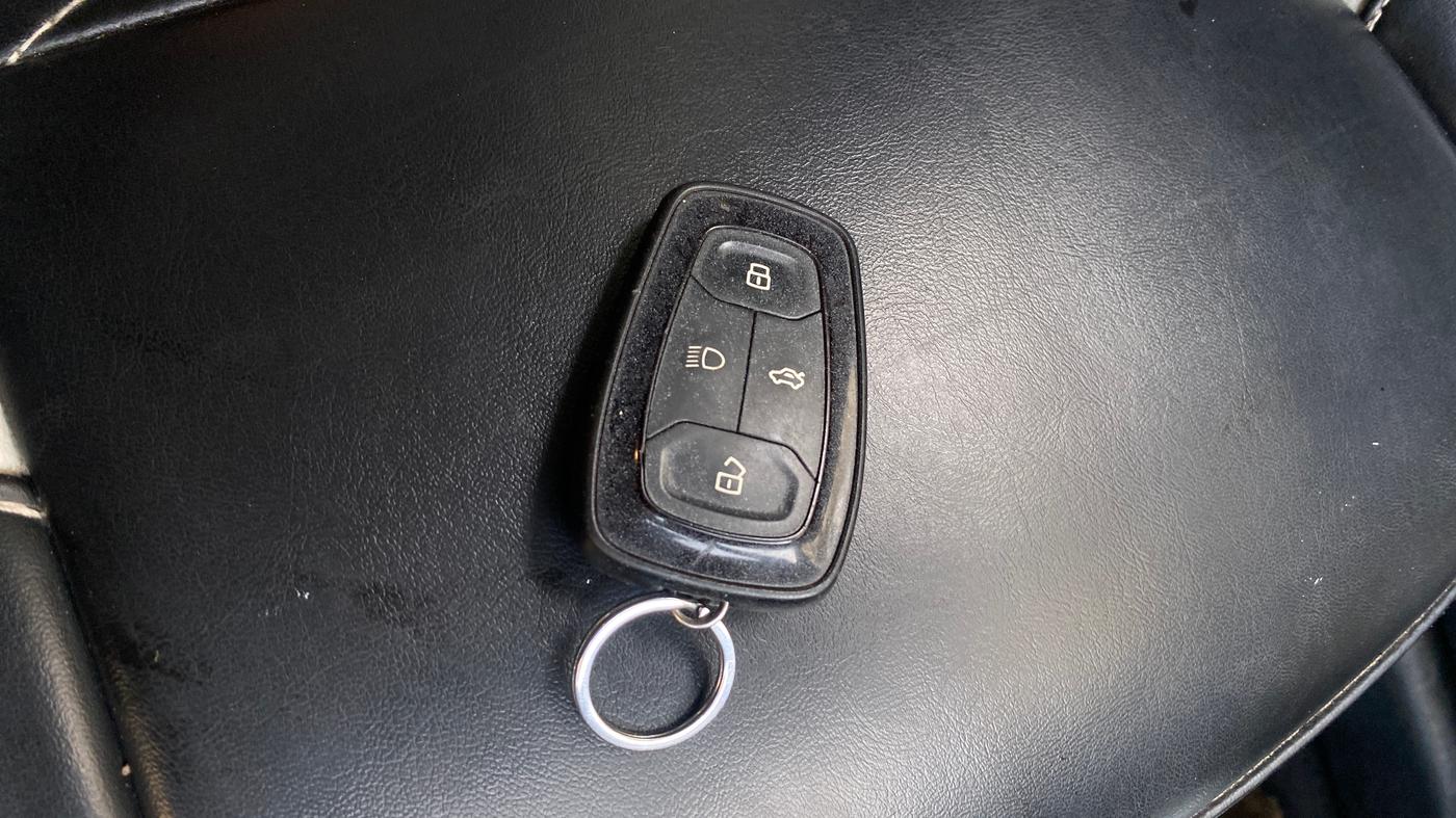 2022 Tata ALTROZ XZ PETROL, Petrol, Manual, 1,12,165 km, Key Close Up