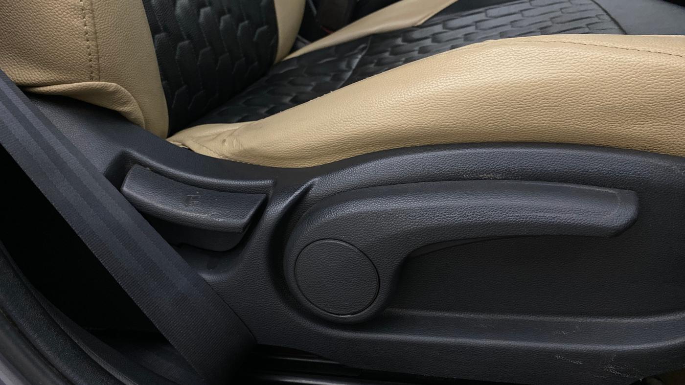 2019 Hyundai Elite i20 SPORTZ PLUS  1.2 CVT, Petrol, Automatic, 71,422 km, Driver Side Adjustment Panel