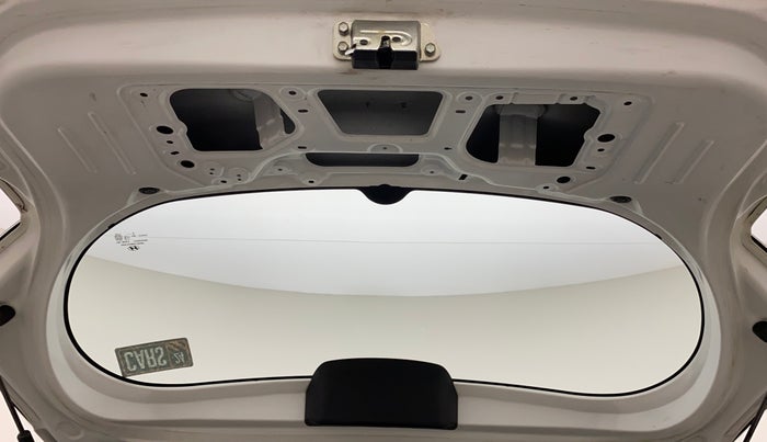 2019 Hyundai NEW SANTRO MAGNA, Petrol, Manual, 36,870 km, Dicky (Boot door) - Trim lock has minor damage