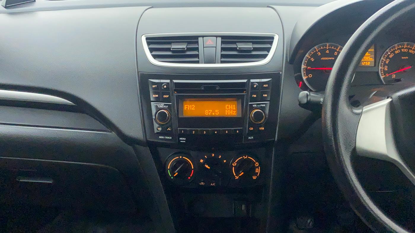 2017 Maruti Swift VXI D, Petrol, Manual, 48,330 km, Air Conditioner