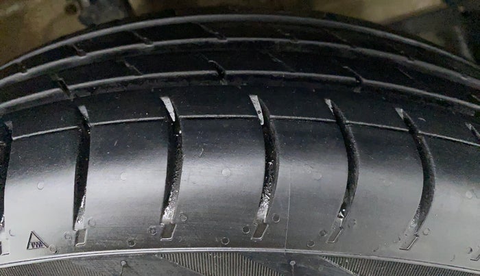 2017 Maruti Swift VXI D, Petrol, Manual, 48,330 km, Left Front Tyre Tread