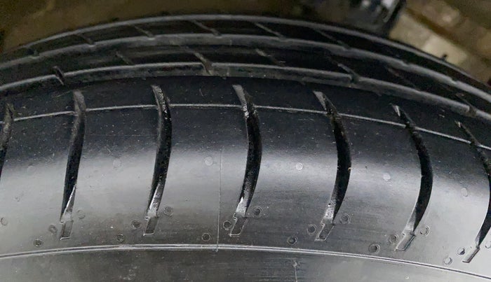 2017 Maruti Swift VXI D, Petrol, Manual, 48,330 km, Left Rear Tyre Tread