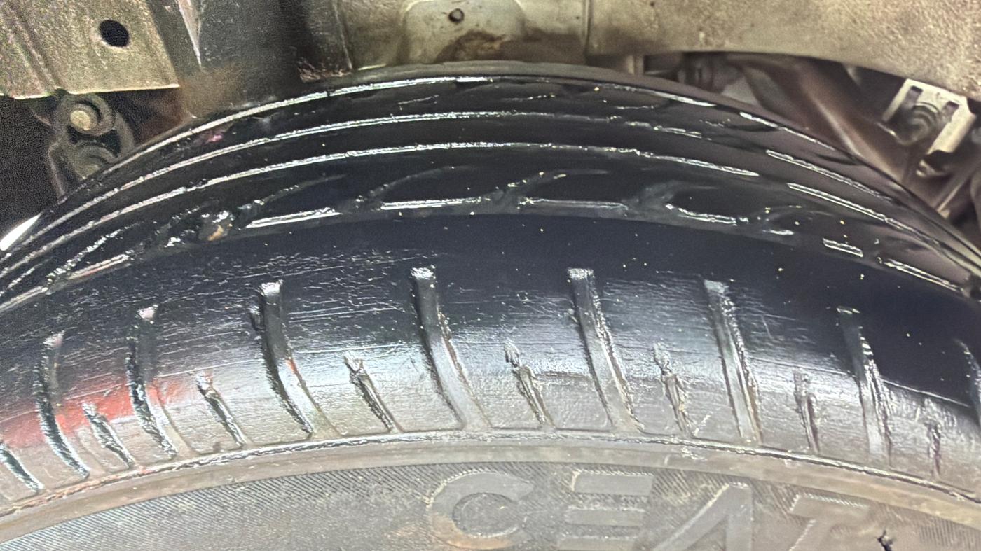 2017 Mahindra Kuv100 K8 6 STR, Petrol, Manual, 47,077 km, Right Rear Tyre Tread