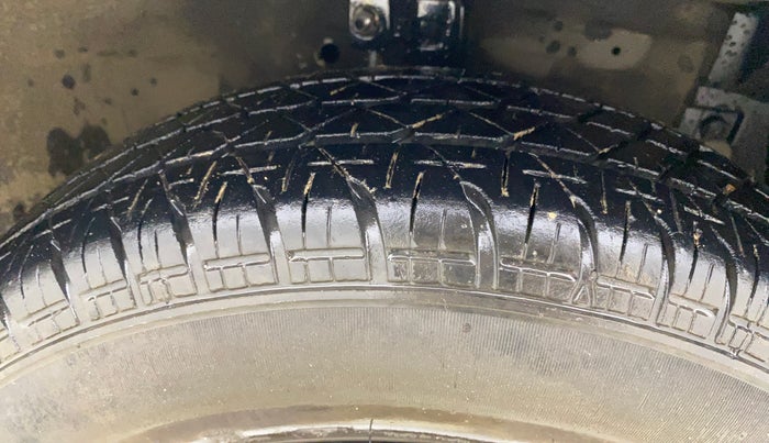 2014 Maruti Swift Dzire VXI, Petrol, Manual, 67,744 km, Right Front Tyre Tread