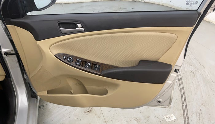 2016 Hyundai Verna 1.6 VTVT SX, Petrol, Manual, 38,980 km, Driver Side Door Panels Control