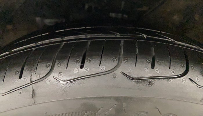 2016 Hyundai Verna 1.6 VTVT SX, Petrol, Manual, 38,980 km, Left Front Tyre Tread