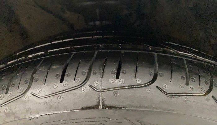2016 Hyundai Verna 1.6 VTVT SX, Petrol, Manual, 38,980 km, Right Front Tyre Tread