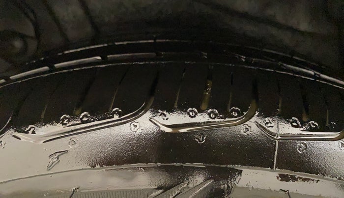 2016 Hyundai Verna 1.6 VTVT SX, Petrol, Manual, 38,980 km, Right Rear Tyre Tread