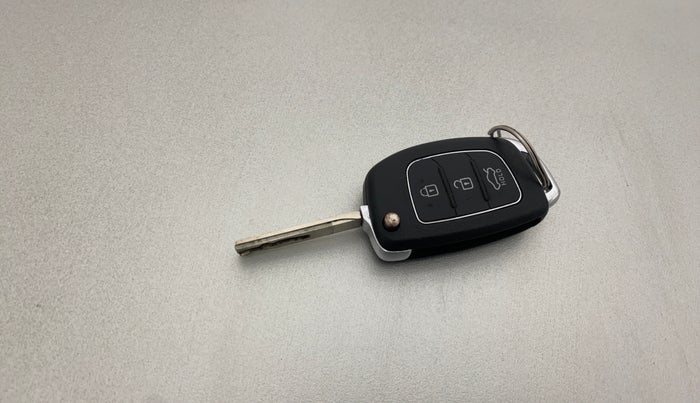 2016 Hyundai Verna 1.6 VTVT SX, Petrol, Manual, 38,980 km, Key Close Up