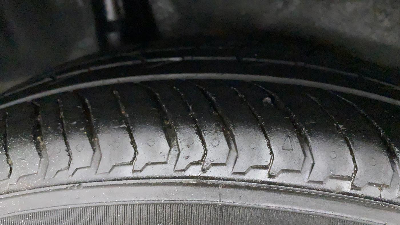 2017 Honda BR-V 1.5L I-VTEC S, CNG, Manual, 64,668 km, Right Rear Tyre Tread