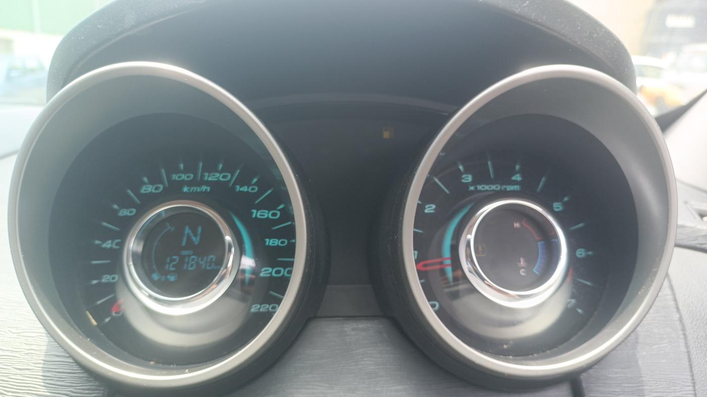 2019 Mahindra XUV500 W9, Diesel, Manual, 1,21,839 km, Odometer Image