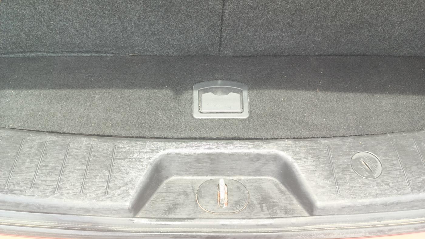 2019 Mahindra XUV500 W9, Diesel, Manual, 1,21,839 km, Boot Inside