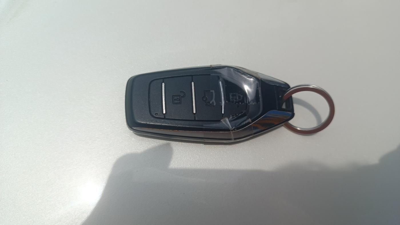 2019 Mahindra XUV500 W9, Diesel, Manual, 1,21,839 km, Key Close Up