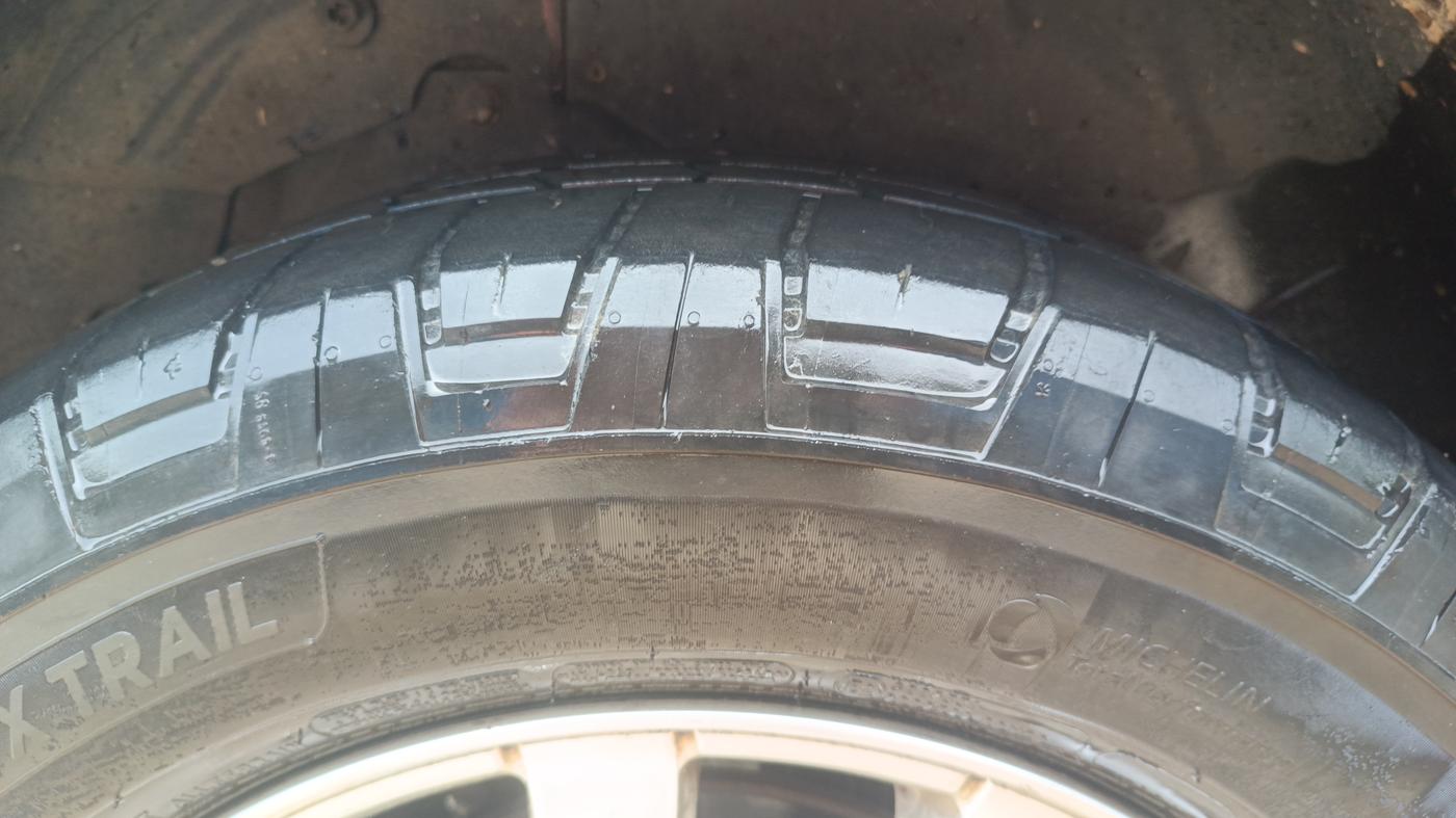2019 Mahindra XUV500 W9, Diesel, Manual, 1,21,839 km, Right Rear Tyre Tread