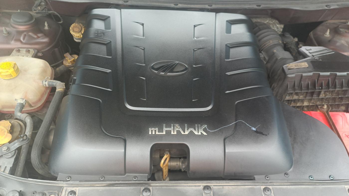 2019 Mahindra XUV500 W9, Diesel, Manual, 1,21,839 km, Engine View