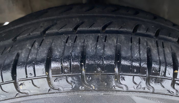 2012 Hyundai Eon ERA PLUS, Petrol, Manual, 44,615 km, Left Front Tyre Tread