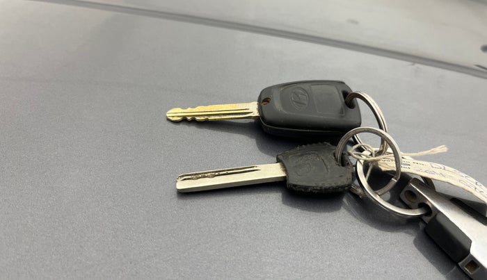 2019 Hyundai NEW SANTRO SPORTZ MT, Petrol, Manual, 37,275 km, Key Close Up