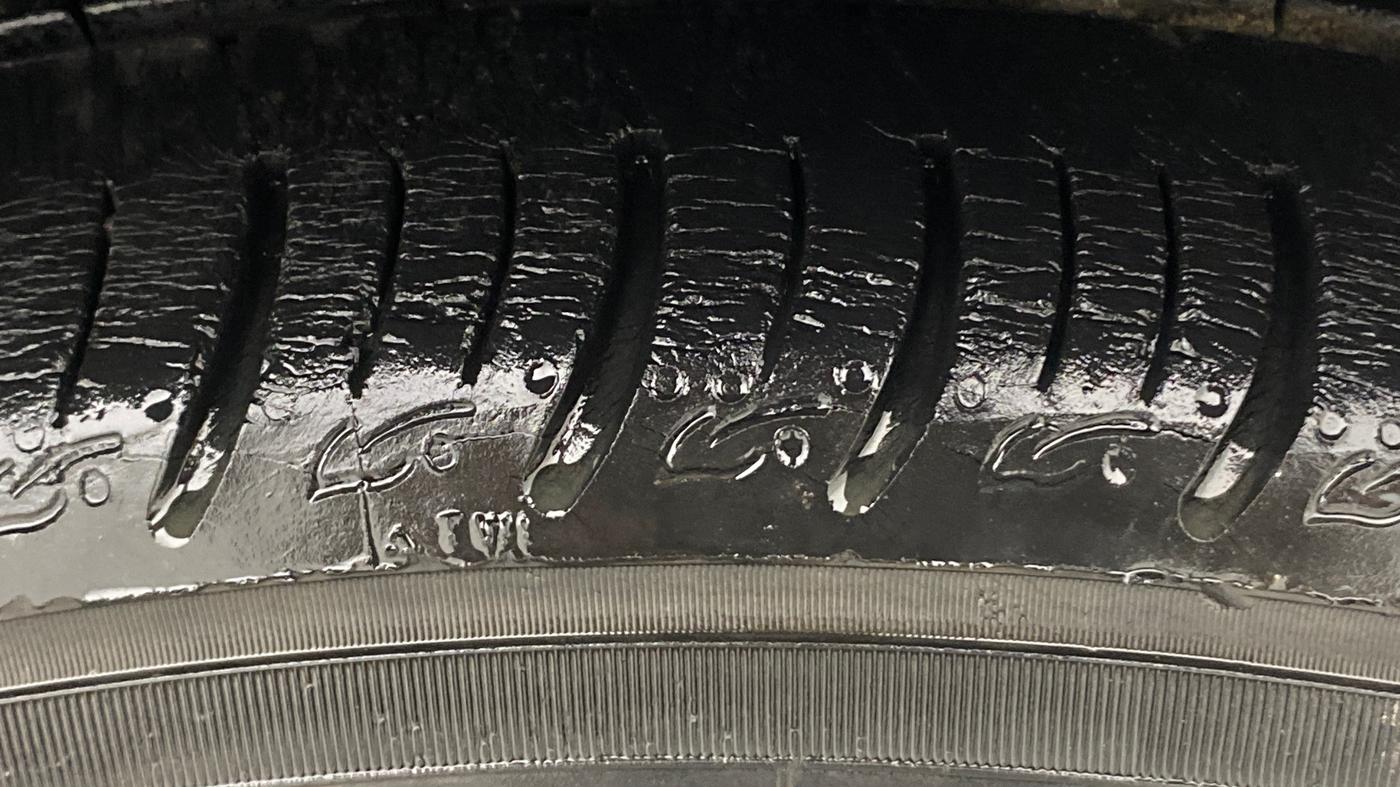 2020 Tata ALTROZ XZ PETROL, Petrol, Manual, 25,106 km, Right Front Tyre Tread