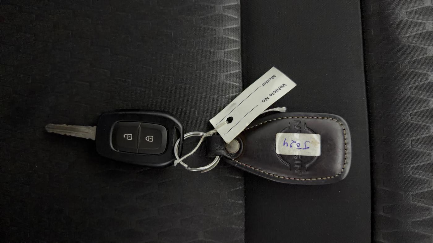 2021 Nissan MAGNITE XL, Petrol, Manual, 38,125 km, Key Close Up