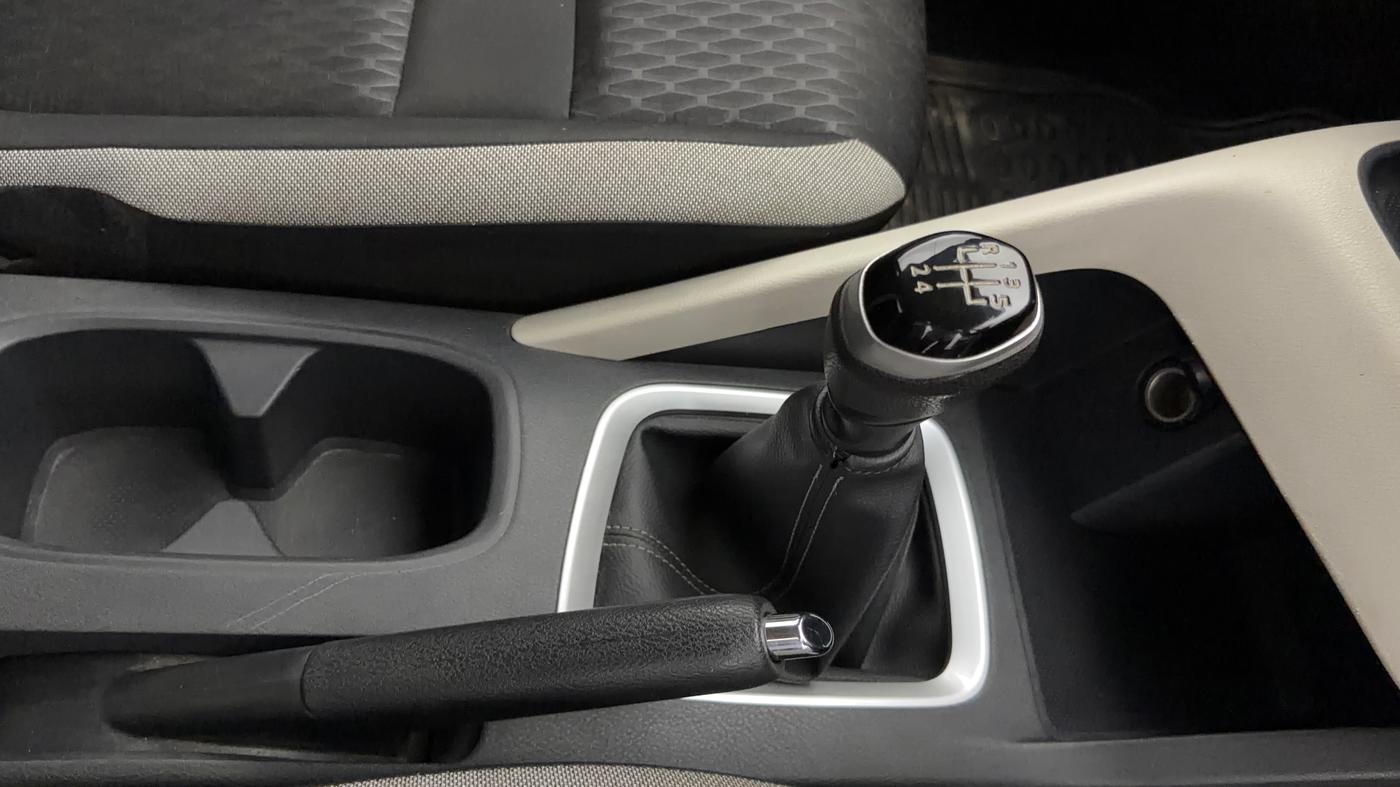 2021 Nissan MAGNITE XL, Petrol, Manual, 38,125 km, Gear Lever