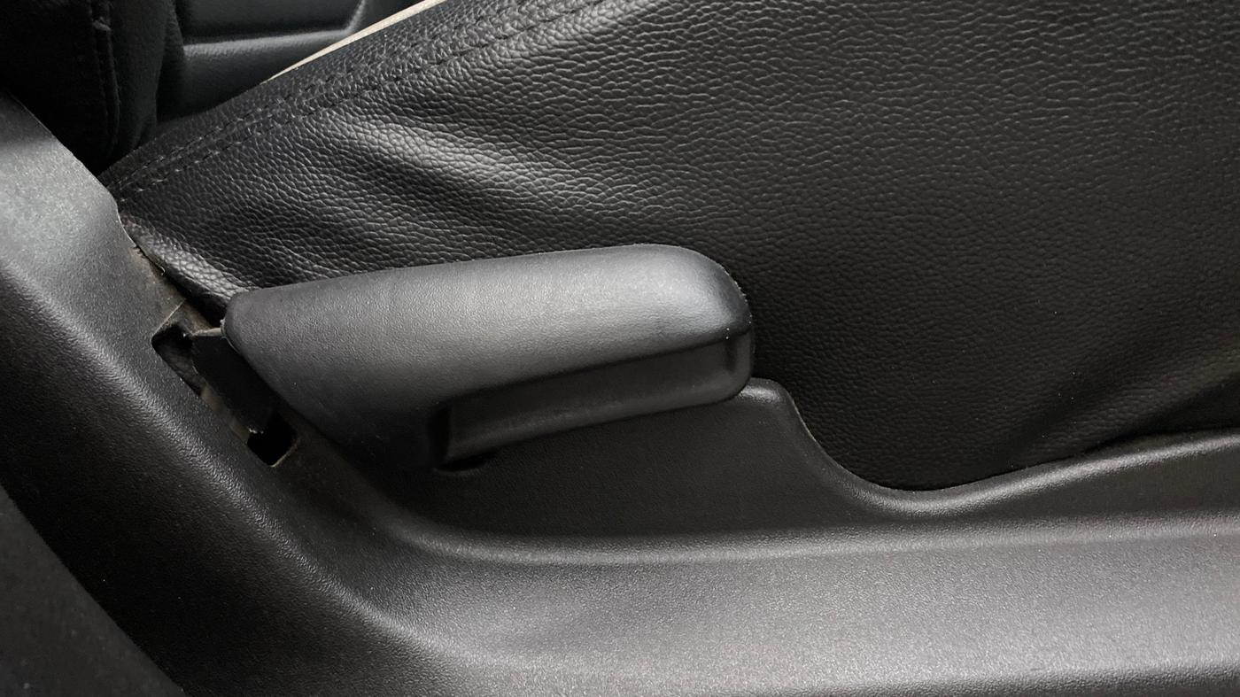 2021 Maruti Vitara Brezza VXI, Petrol, Manual, 1,13,683 km, Driver Side Adjustment Panel