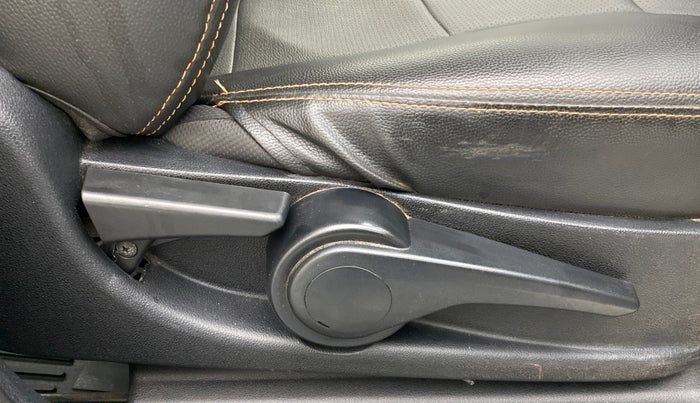2017 Tata Tiago XZ 1.2 REVOTRON, Petrol, Manual, 28,838 km, Driver Side Adjustment Panel
