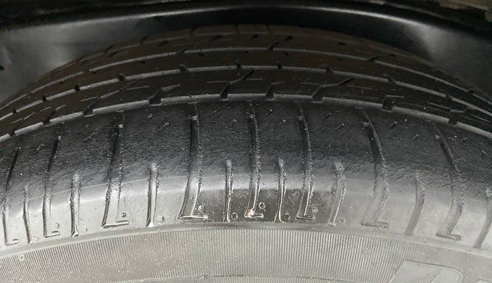 2017 Toyota Innova Crysta 2.7 ZX AT 7 STR, Petrol, Automatic, 85,231 km, Left Rear Tyre Tread