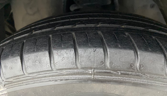 2017 Toyota Innova Crysta 2.7 ZX AT 7 STR, Petrol, Automatic, 85,231 km, Left Front Tyre Tread