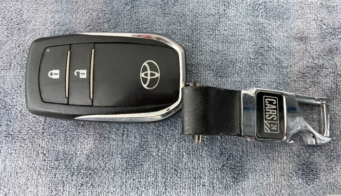 2017 Toyota Innova Crysta 2.7 ZX AT 7 STR, Petrol, Automatic, 85,231 km, Key Close Up