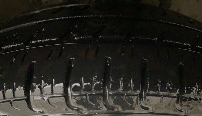 2018 Renault Kwid RXT 1.0 AMT, Petrol, Automatic, 32,655 km, Right Front Tyre Tread