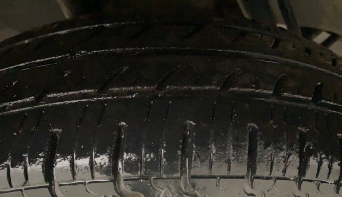 2018 Renault Kwid RXT 1.0 AMT, Petrol, Automatic, 32,655 km, Right Rear Tyre Tread