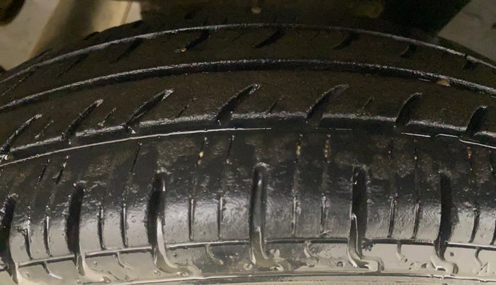 2018 Renault Kwid RXT 1.0 AMT, Petrol, Automatic, 32,655 km, Left Rear Tyre Tread