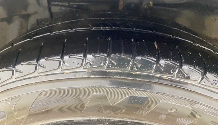 2017 Maruti Ciaz DELTA DIESEL 1.3, Diesel, Manual, 90,990 km, Left Front Tyre Tread