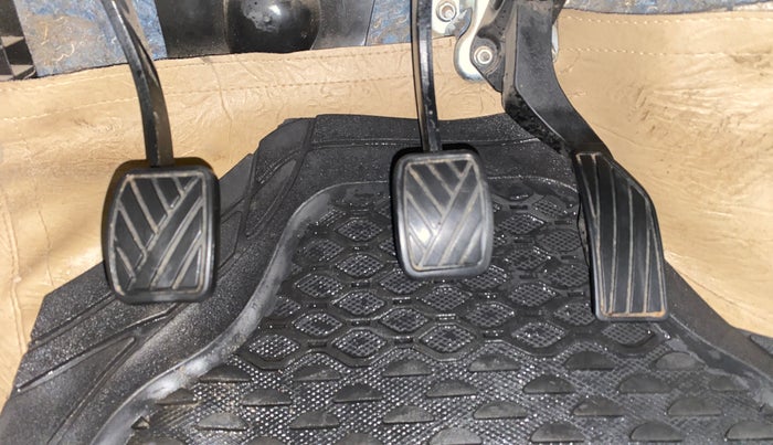 2017 Maruti Ciaz DELTA DIESEL 1.3, Diesel, Manual, 90,990 km, Pedals