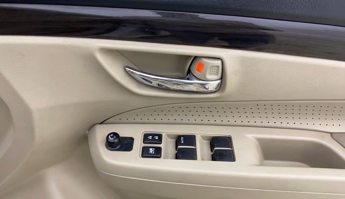 2017 Maruti Ciaz DELTA DIESEL 1.3, Diesel, Manual, 90,990 km, Driver Side Door Panels Control