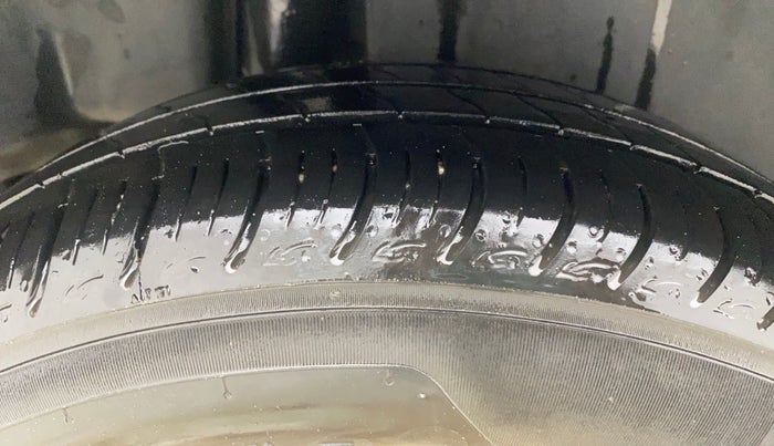2017 Maruti Ciaz DELTA DIESEL 1.3, Diesel, Manual, 90,990 km, Right Rear Tyre Tread