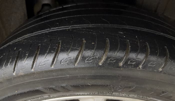 2021 Mahindra XUV300 W8 1.2 PETROL, Petrol, Manual, 79,709 km, Left Rear Tyre Tread