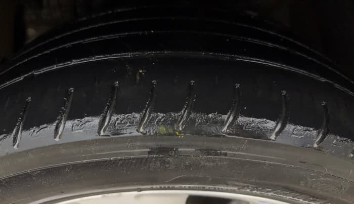 2021 Mahindra XUV300 W8 1.2 PETROL, Petrol, Manual, 79,709 km, Left Front Tyre Tread