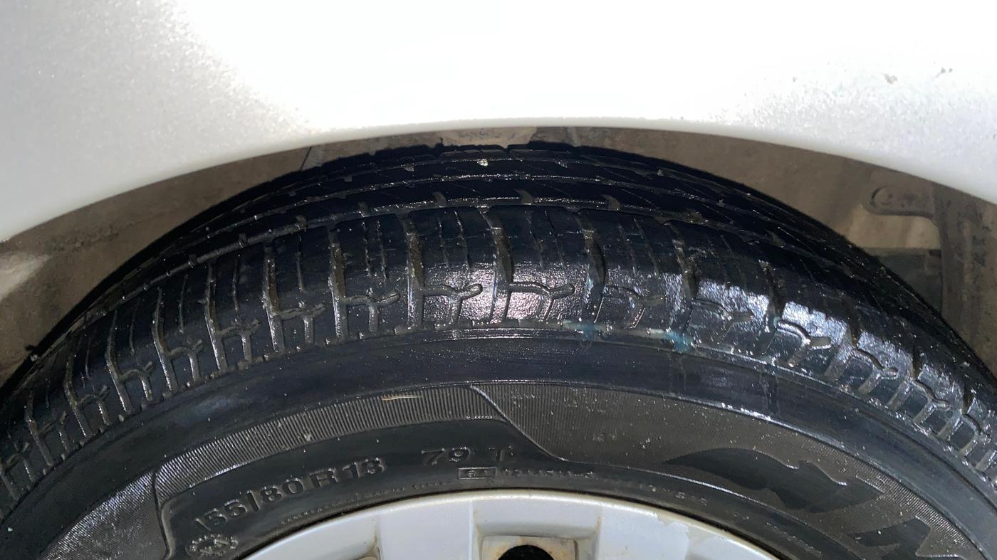 2015 Hyundai i10 SPORTZ 1.1, Petrol, Manual, 28,145 km, Right Front Tyre Tread