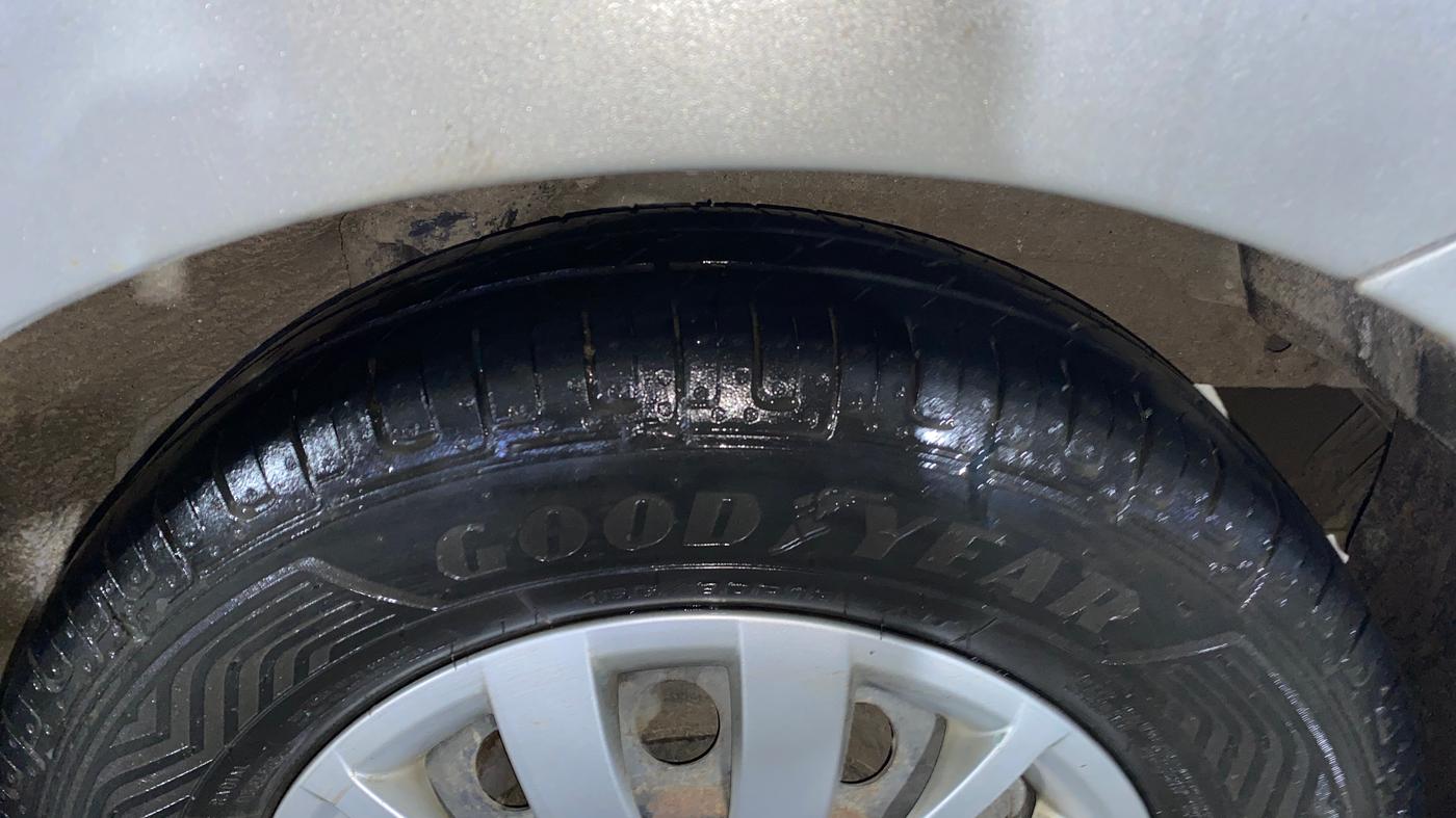 2015 Hyundai i10 SPORTZ 1.1, Petrol, Manual, 28,145 km, Left Rear Tyre Tread