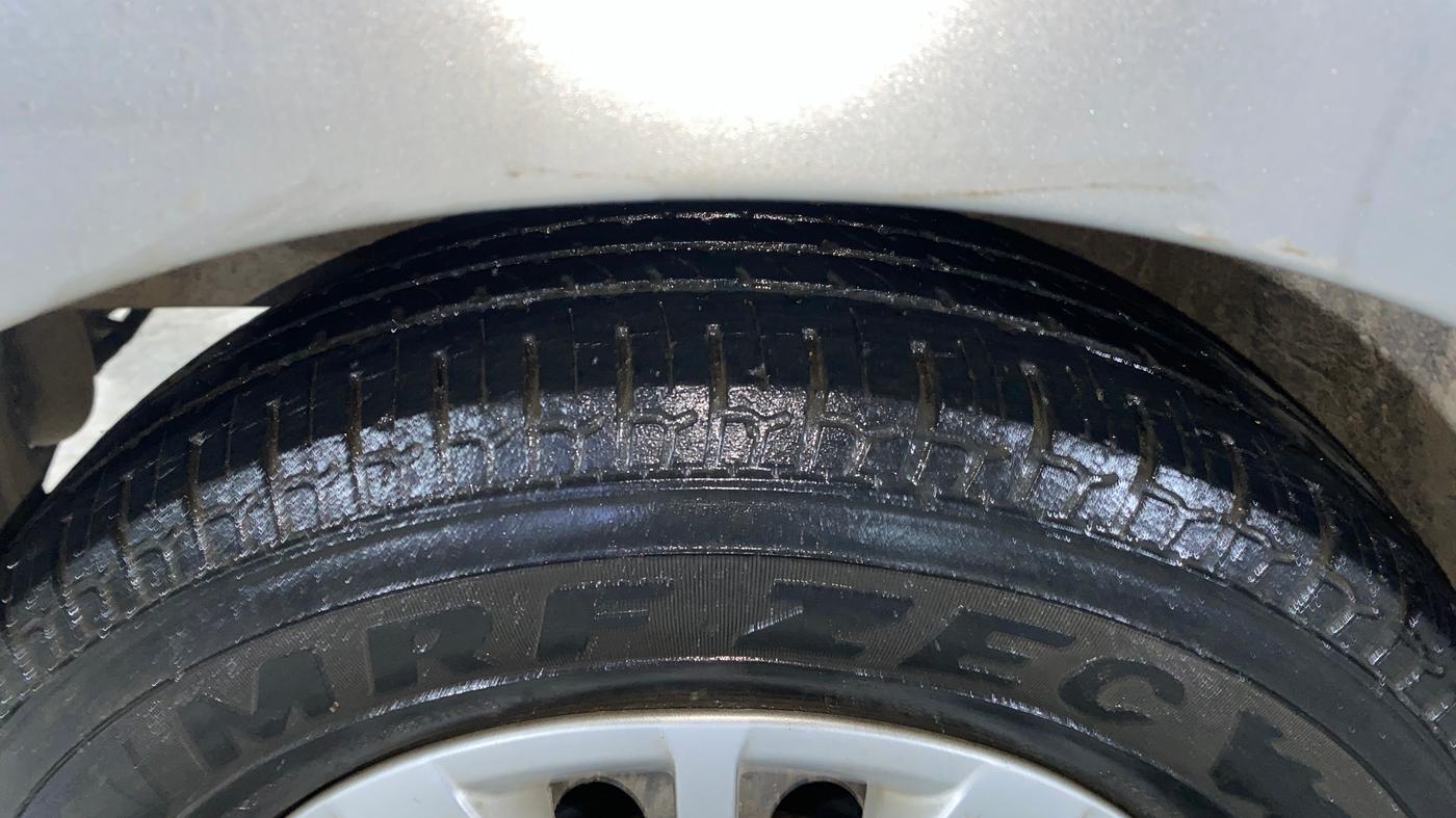 2015 Hyundai i10 SPORTZ 1.1, Petrol, Manual, 28,145 km, Left Front Tyre Tread