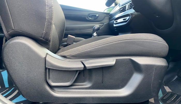 2022 Hyundai NEW I20 ASTA (O) 1.2 MT, Petrol, Manual, 33,000 km, Driver Side Adjustment Panel