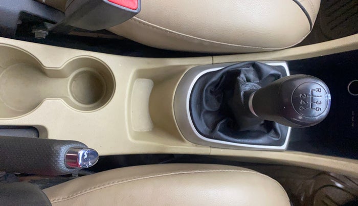 2014 Hyundai Verna FLUIDIC 1.6 CRDI SX, Diesel, Manual, 1,35,671 km, Gear Lever