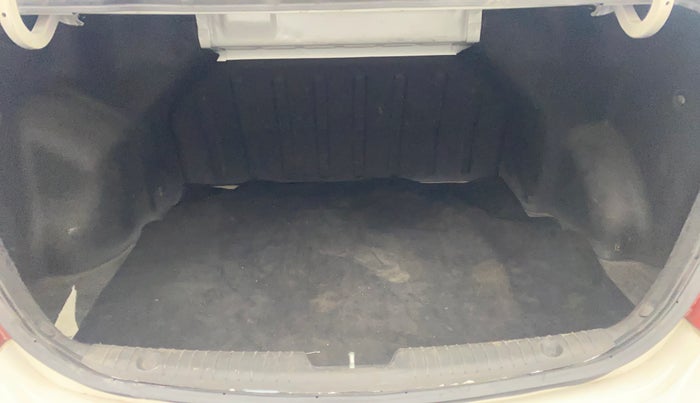 2014 Hyundai Verna FLUIDIC 1.6 CRDI SX, Diesel, Manual, 1,35,671 km, Boot Inside